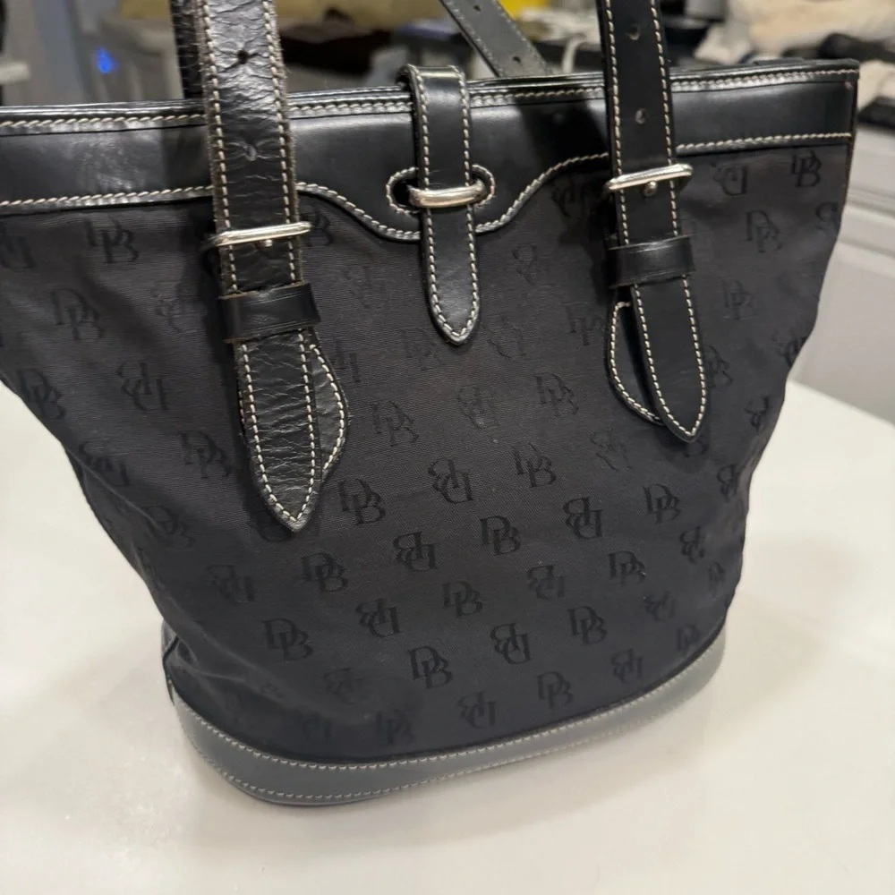 Dooney & Bourke Vintage Cabriolet Bucket Bag Black Canvas & Leather EUC